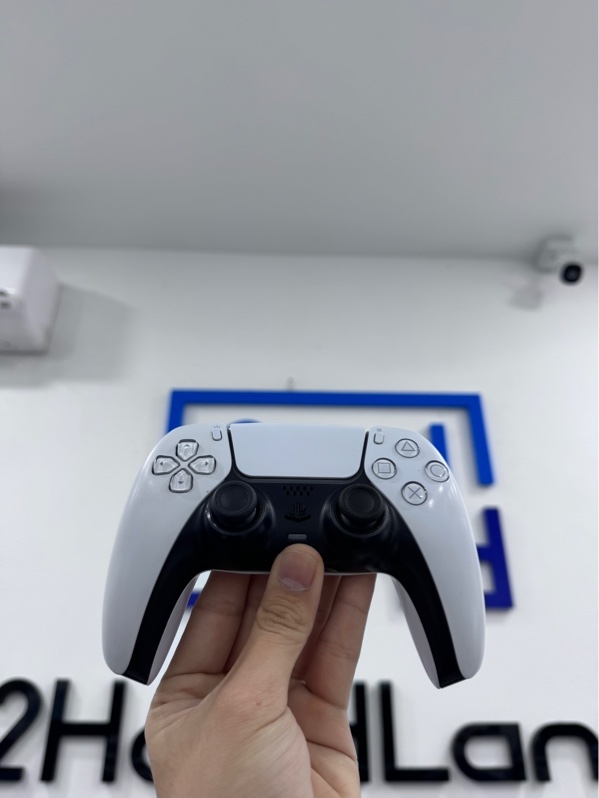 Tay cầm PS5 - Màu trắng - Ngoại hình 97,5% - Mặt sau trầy xước - Body