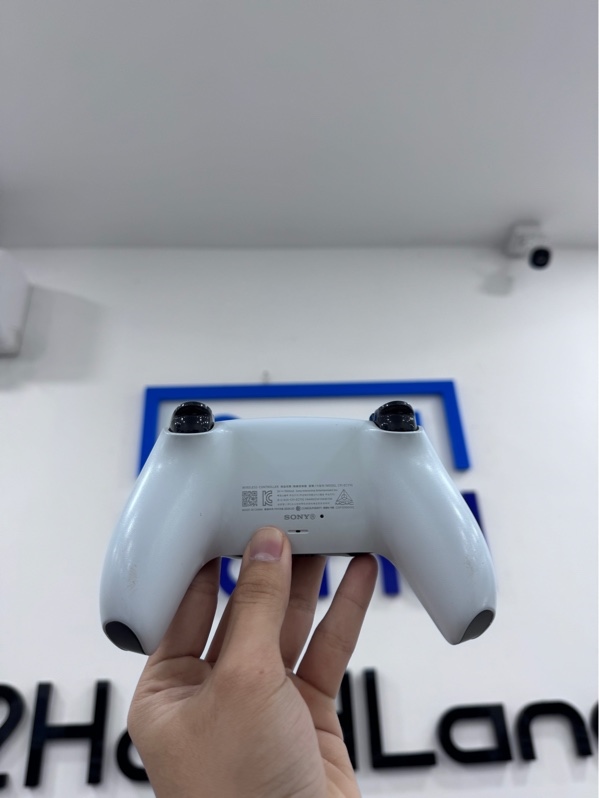 Tay cầm PS5 - Màu trắng - Ngoại hình 97,5% - Mặt sau trầy xước - Body