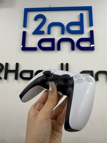 Tay cầm PS5 - Màu trắng - Ngoại hình 97% - Ố nhẹ , tay rách cao su cần - Kèm 1 đế sạc tay 1