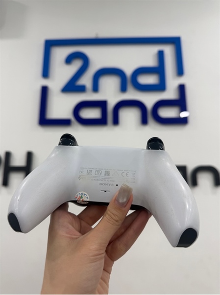 Tay cầm PS5 - Màu trắng - Ngoại hình 97% - Ố nhẹ , tay rách cao su cần - Kèm 1 đế sạc tay 2