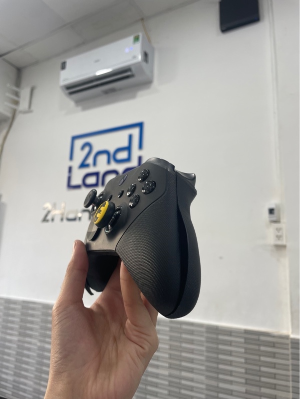Tay cầm Xbox elite wireless controller sr 2 - Màu đen - Ngoại hình: 97% - Tróc đệm nhiều, trầy body - Kèm túi + full phụ kiện