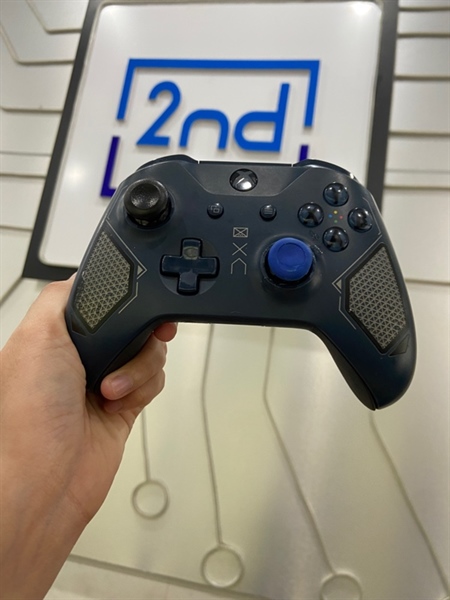 Tay cầm Xbox - Màu xanh - Ngoại hình : 97% - Bể phần nhựa analog phải, trôi nhẹ analog phải - Body - không bảo hành