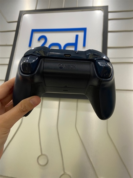 Tay cầm Xbox - Màu xanh - Ngoại hình : 97% - Bể phần nhựa analog phải, trôi nhẹ analog phải - Body - không bảo hành 1