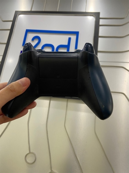 Tay cầm Xbox - Màu xanh - Ngoại hình : 97% - Bể phần nhựa analog phải, trôi nhẹ analog phải - Body - không bảo hành 2