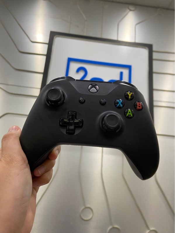 Tay cầm Xbox one S - Màu đen - Ngoại hình: 97% - Cũ, trầy xước nhiều - Body