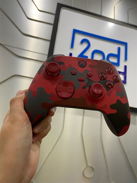 Tay cầm Xbox Series S/X - Màu đỏ camo - Ngoại hình: 98% - Khay pin bị sét - Body