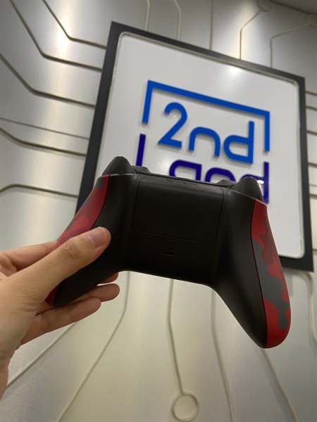 Tay cầm Xbox Series S/X - Màu đỏ camo - Ngoại hình: 98% - Khay pin bị sét - Body 2