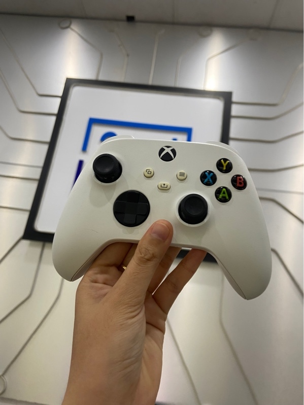Tay cầm Xbox Series X - Màu trắng - Ngoại hình: 97.5% - Không pin - Body - đã thay cụm nút chuyển hướng