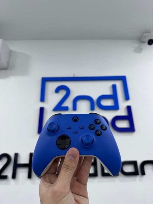 Tay cầm Xbox Series X - Màu xanh - Ngoại hình 97,5% - Nắp pin trầy - Kèm 2 pin AA