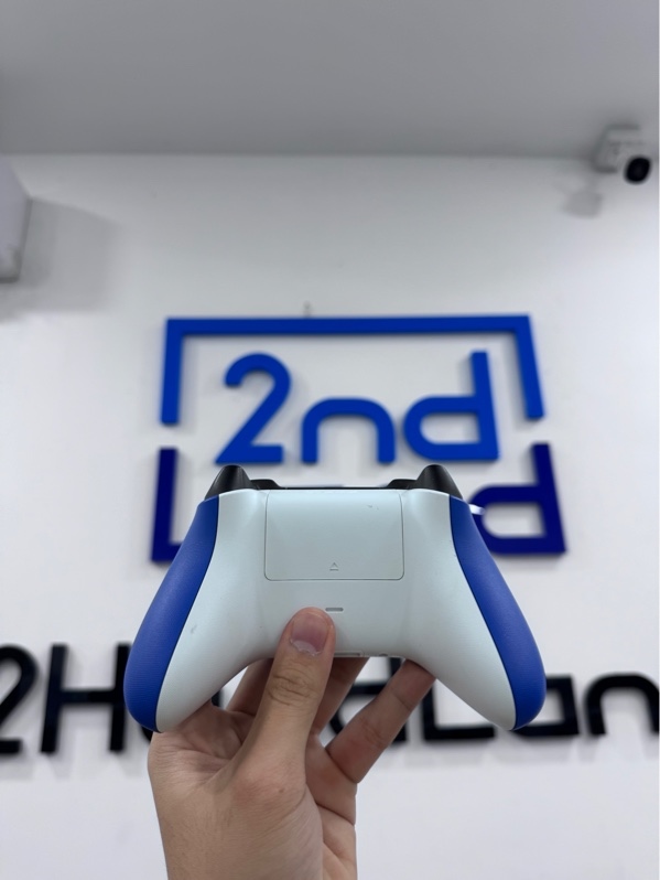 Tay cầm Xbox Series X - Màu xanh - Ngoại hình 97,5% - Nắp pin trầy - Kèm 2 pin AA