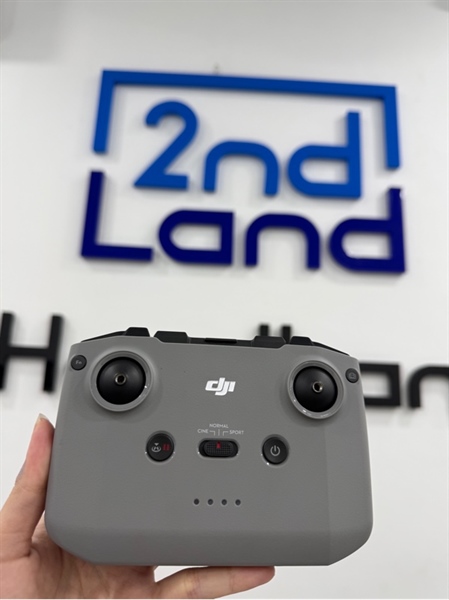 Tay điều khiển Flycam DJI RC231 (RC N1C) dùng cho DJI Mini 2 DJI Mini 2 SE DJI Mini 3 DJI Mini 3 Pro DJI Air 2 (Mavic Air 2) DJI Air 2S DJI Mavic 3 DJI Mavic 3 Classic DJI Mavic 3 Cine DJI Mavic 3 Pro - Màu xám - Ngoại hình 98% - Kèm dây kết nối