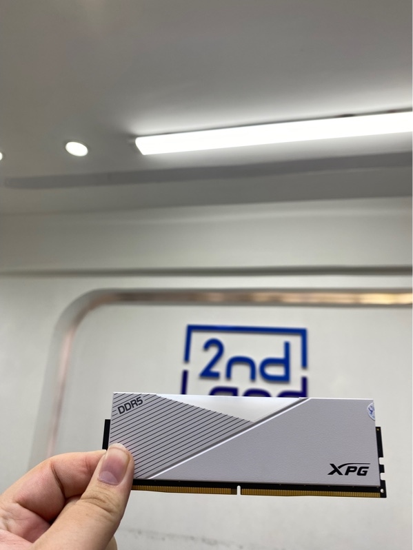 Thanh RAM DDR5 ADATA XPG Lancer RGB White - 32gb - bus 6400MT/S - Màu trắng - Ngoại hình 98% - sức khoẻ tốt - Kèm box