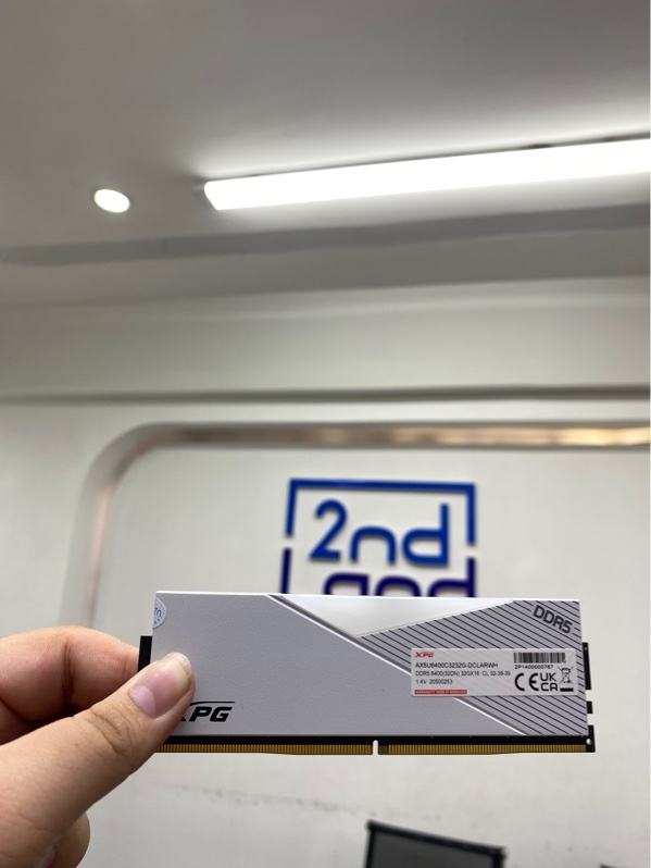 Thanh RAM DDR5 ADATA XPG Lancer RGB White - 32gb - bus 6400MT/S - Màu trắng - Ngoại hình 98% - sức khoẻ tốt - Kèm box