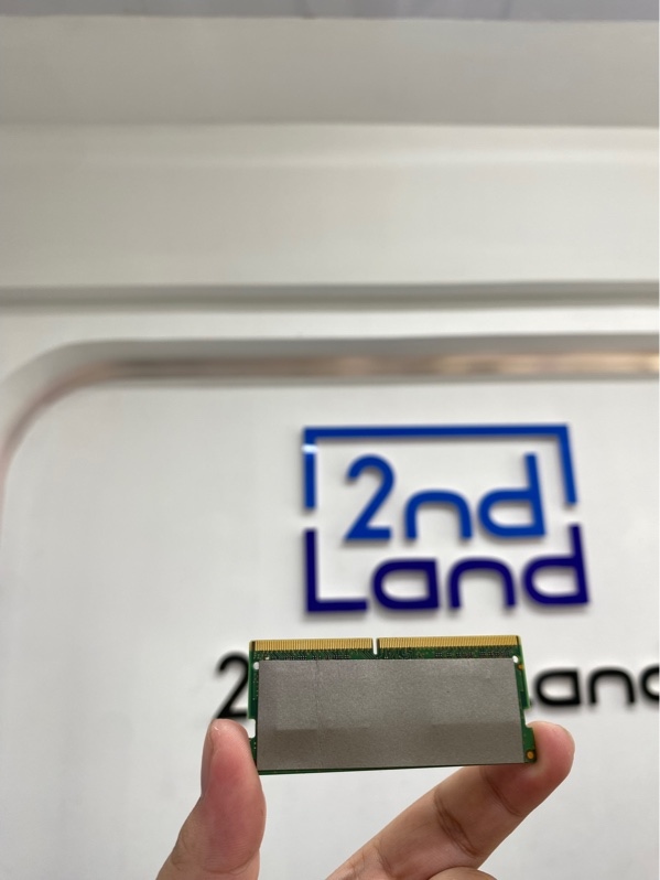 Thanh RAM laptop Micron - 8GB-DDR4 - bus-3200MHz - model-MTA4ATF1G64HZ-3G2E2 - Màu xanh - Ngoại hình 98% - Body