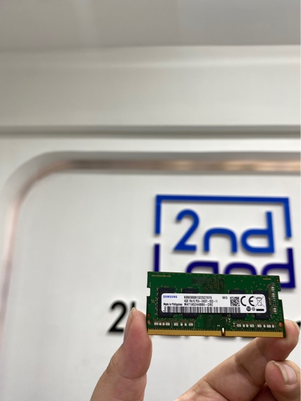 Thanh RAM laptop Samsung DDR4 dung lượng 4GB 2400mhz - Màu xanh - Ngoại hình 98% - Body