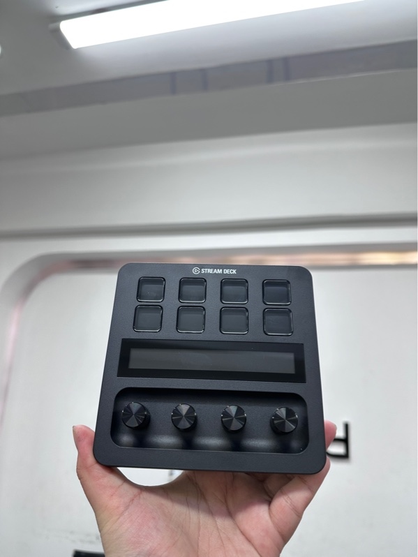 Thiết bị điều khiển thông minh tích hợp Elgato Stream Deck plus - Màu đen - Ngoại hình 98 - Kèm box