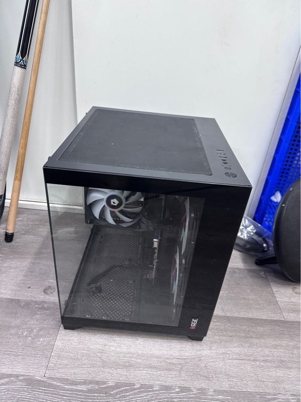 Thùng PC Case Magic - Màu đen - Ngoại hình 98% - Mainboard asrock A620Am AMD - ryzen 5 7500F Ram 8gbx2 - ddr5 buss 5600 - 500gb ssd - Tản khí 1 thấp, 1 quạt - Nguồn gamdias GO650 650w - Không có VGA - Kèm nguồn