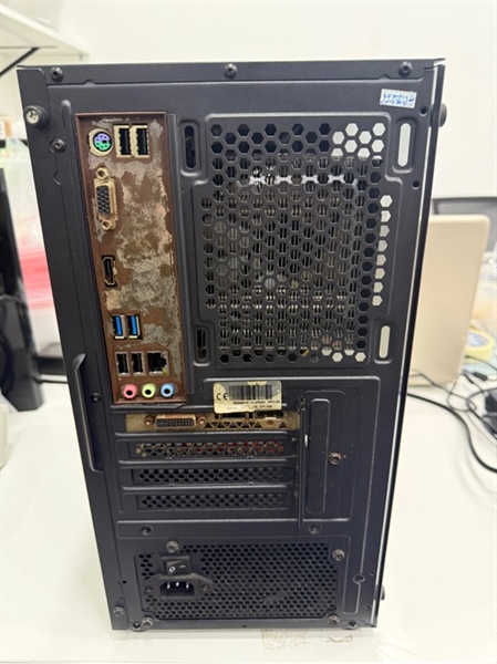 Thùng PC Gigabyte H410MH - i3 10100F - Ram 16GB/ CardGTX1650 - 128GB SSD - 512GB HDD - Màu đen - Ngoại hình 97% - Nổ sơn , gỉ sét nhiều đầu kết nối với CPU - Kèm nguồn 2