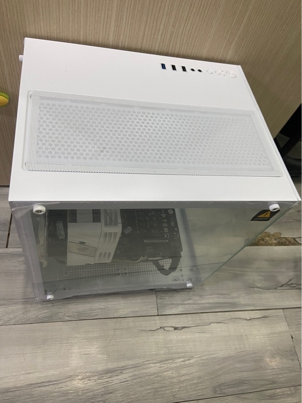 Thùng PC: Intel core i3-9100F - MainBoard Winfox H310 NVIDIA GeForce GTX 1060 3G - Ram 16/256 GB SSD 2 thanh DDR4-2800 tản nhiệt khí CPU Jungle Leopard K400 SSD chạy 84 giờ - Màu đen - Ngoại hình: 98% - Kèm màn hình YUNSI - 24 inch