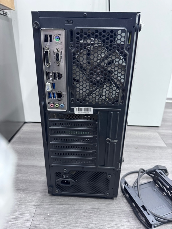 Thùng PC Ryzen 3 4350 pro - main b450m pro vdh max - ram kingston fury 8gb x2 - ssd colorful 256 hdd 250 - Case 3 quạt montech - card rx 6500 xt - Ngoại hình 97% - Trầy xước nhẹ - Kèm dây nguồn và học đựng hdd