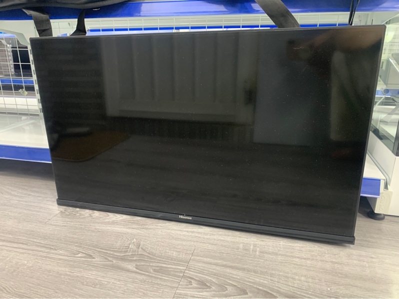 Tivi Hisense 32A4N - 32 inch -Màu đen - Ngoại hình: 98% - Thiếu ốc chân - Kèm remote