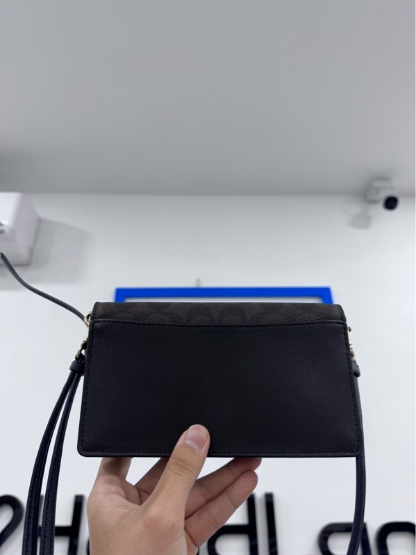 Túi đeo chéo Coach Anna Foldover Clutch CrossBody in Signature Canvas - Màu nâu - Ngoại hình 97% - Túi gãy form - Body