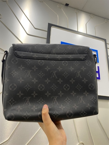 Túi Louis Vuitton M46255 District PM Messerger Bag - Màu đen - Ngoại hình: 97% - Body 2