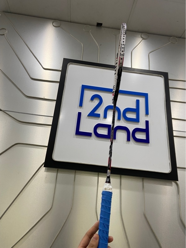 Vợt cầu lông Felet Kisona 21 - Màu trắng đen - Ngoại hình: 97% - Thay dây 1 lần - Body