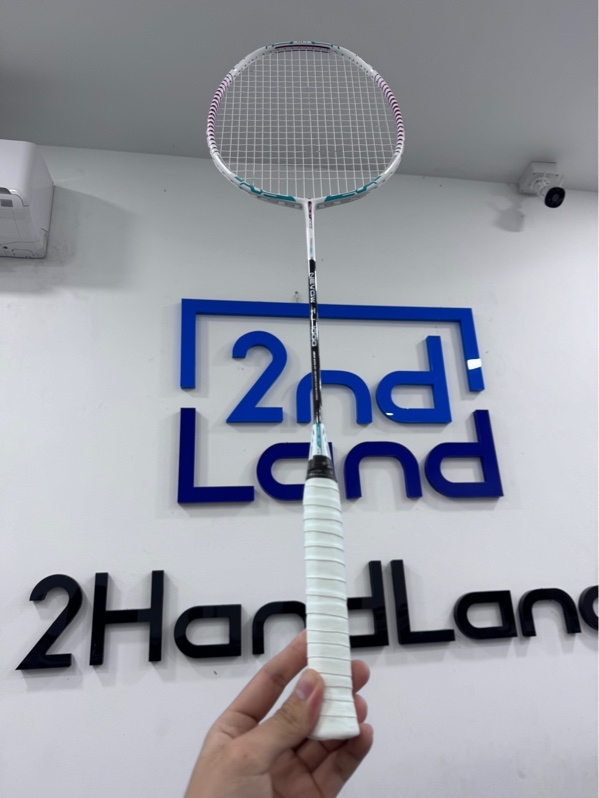 Vợt cầu lông Felet Nevow TJ 1000 - Màu trắng đen - Ngoại hình 97,5% - Khung vợt trầy, mòn sơn nhẹ - Kèm túi