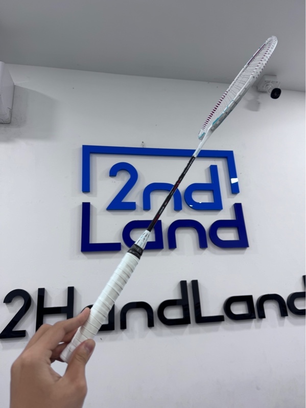 Vợt cầu lông Felet Nevow TJ 1000 - Màu trắng đen - Ngoại hình 97,5% - Khung vợt trầy, mòn sơn nhẹ - Kèm túi