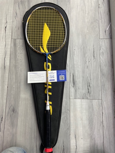 Vợt cầu lông Lining 3D Calibar 200 - S2-G5 30LBS - Màu vàng xanh - Ngoại hình: 98% - Trầy sườn trên - Kèm túi 2