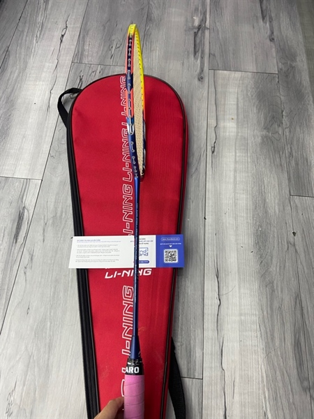 Vợt cầu lông Lining Windstorm 78-S - 30LBS - Màu xanh vàng - Ngoại hình: 97% - Đã thay dây - Trầy viền - Kèm túi 1