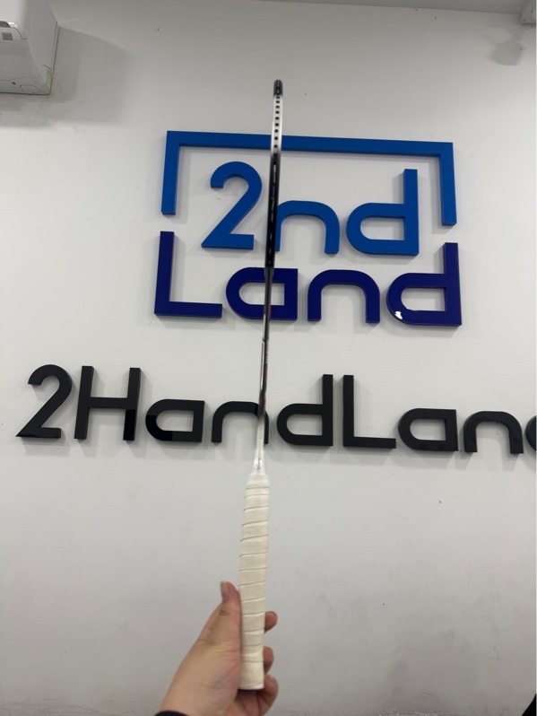 Vợt cầu lông Victor Auraspeed 9990K - Màu trắng đen - Ngoại hình 97% - Trầy xước đầu vợt, tróc sơn, gen mòn - Body