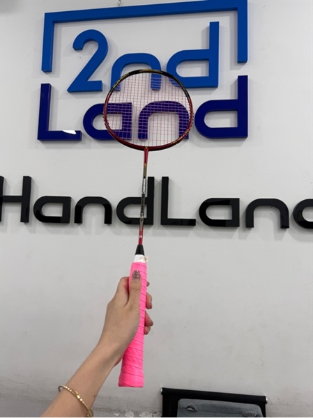 Vợt cầu lông Victor Iron Man metalic - Màu đỏ đen - Ngoại hình 96% - trầy nhiều , tróc sơn nặng - Kèm túi đựng