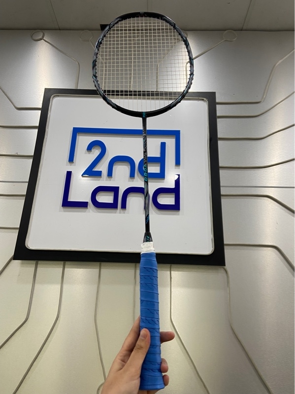 Vợt cầu lông Vs titan 1000 - Màu đen - Ngoại hình: 97% - Trầy khung, cước 3 - Body