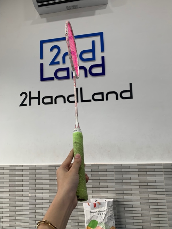 Vợt cầu lông VS titan 1000 - Màu hổng - Ngoại hình: 96% - Trầy nặng - Body