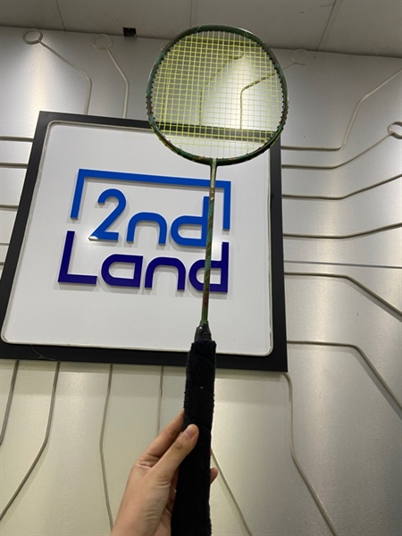 Vợt cầu lông VS YouLong - 24 - 36 LBS - 82+2g , 305+3mm - Màu xanh - Ngoại hình: 97% - Đã thay dây, vợt trầy nhiều chỗ - Body