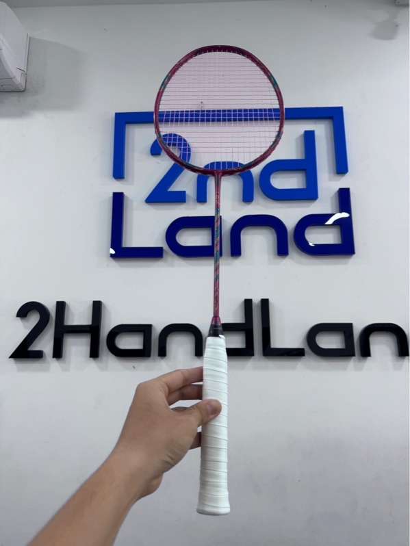 Vợt cầu lông VSE YouLong bản Tết 2024 - Màu đỏ - Ngoại hình 97% - Tróc chữ in, tróc sơn 2 chỗ, trầy xước - Kèm 1 vali