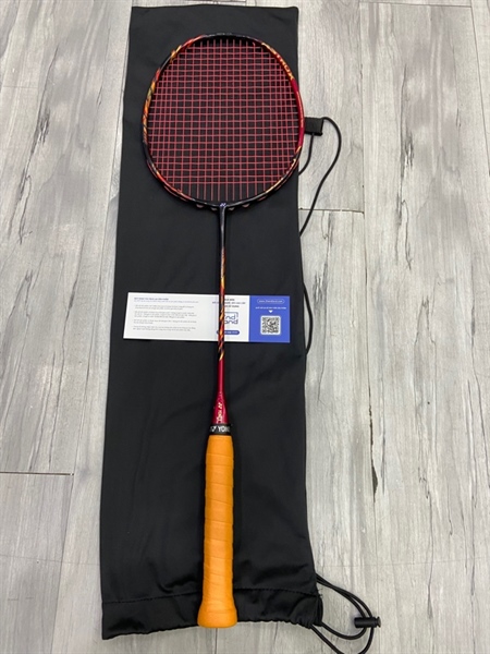 Vợt cầu lông Yonex 99 Pro - 4U5 - 675mm - 28LBS - Màu đỏ - Ngoại hình: 98% - Đã thay dây, trầy nhẹ - Kèm túi