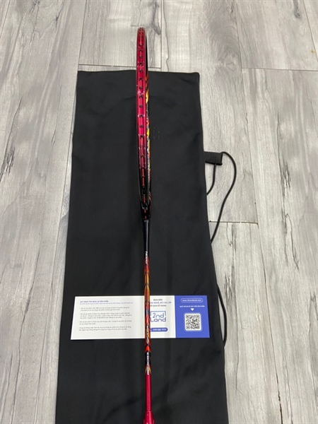 Vợt cầu lông Yonex 99 Pro - 4U5 - 675mm - 28LBS - Màu đỏ - Ngoại hình: 98% - Đã thay dây, trầy nhẹ - Kèm túi 1