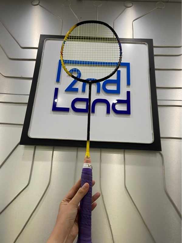 Vợt cầu lông Yonex Astrox 01 Feel - Màu đen vàng - Ngoại hình: 97% - Trầy tróc sơn viền nhiều - Body