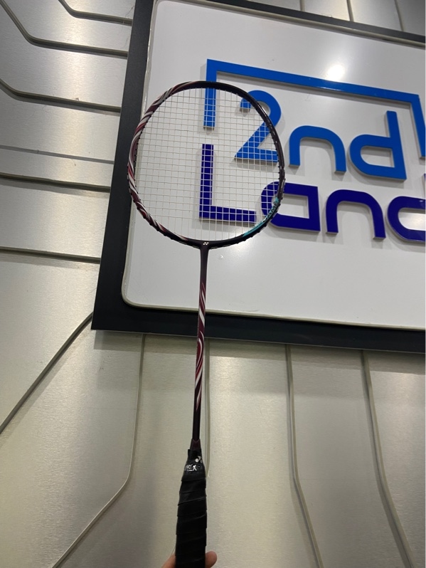 Vợt cầu long Yonex Astrox 100 game ( phiên bản Kurenai ) - Màu nâu trắng - Ngoại hình: 97% - Body