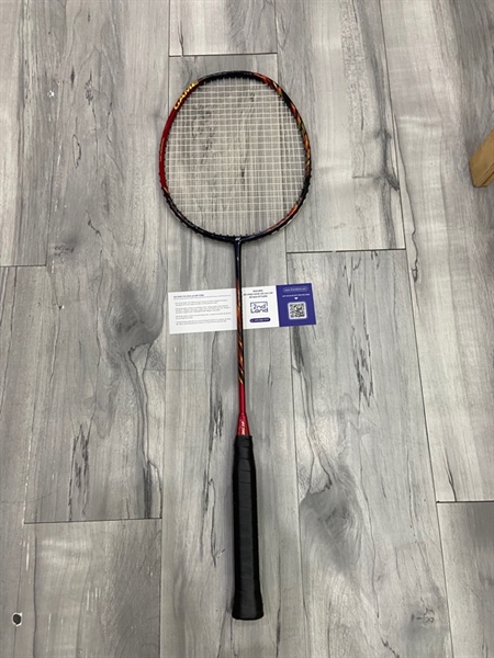 Vợt cầu lông Yonex Astrox 99 Game - 4UG5 - 2U-28LBS - Màu đỏ đen - Ngoại hình: 97% - Trầy sườn góc trên - Body