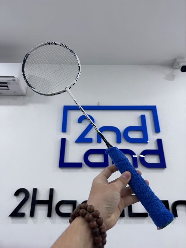 Vợt cầu lông Yonex Astrox 99 Pro - Màu trắng đen - Ngoại hình 97% - Xước nhiều , tróc sơn - Body