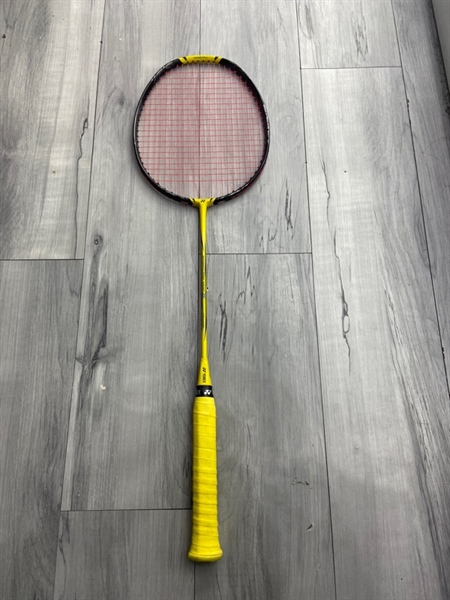 Vợt cầu lông Yonex Nanoflare 1000Z - Màu vàng đen - Ngoại hình: 97% - Trầy sườn, đã hàn, đã thay lưới - Body 2