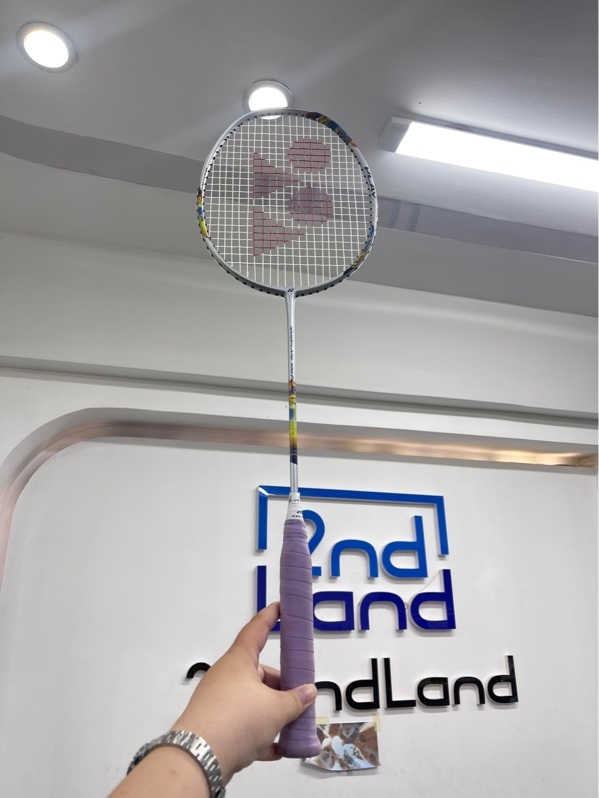 Vợt cầu lông Yonex Nanoflare 700 Play - Màu bạc - Ngoại hình 97,5% - Body