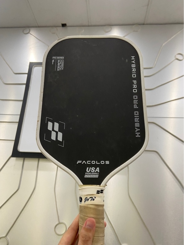 Vợt Pickle Ball Facolos Pro Hybrid - 16mm - Màu trắng - Ngoại hình: Trầy xước thân , 1 vết trên mặt vợt - Body