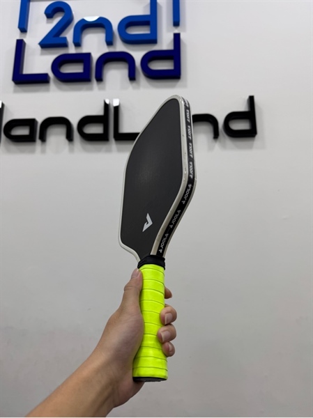 Vợt Pickleball Joola Perseus Mod TA-15 Pro Player Edition - 16mm - Màu trắng đen - Ngoại hình 97% - Trầy xước - Kèm túi đựng 2