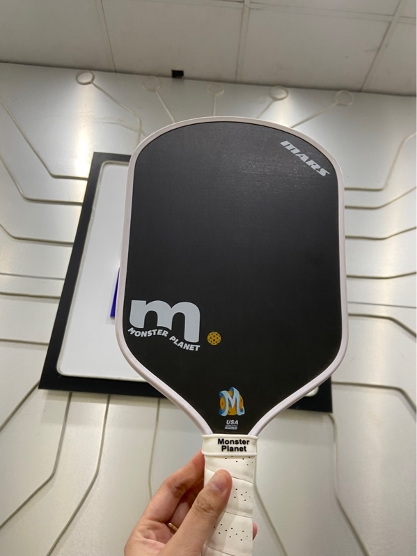 Vợt Pickleball Monster Planet Mars - 16mm - Màu trắng - Ngoại hình: 97% - Trầy xướt quanh viền nhiều, ố nhẹ - Body