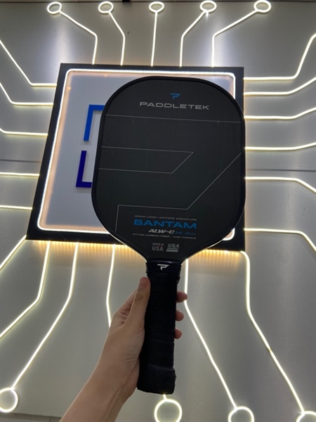 Vợt Pickleball Paddletek Bantam ALW-C 14.3mm - Màu đen xanh dương - Ngoại hình: 97% - Trầy viền bảo vệ - Body 2